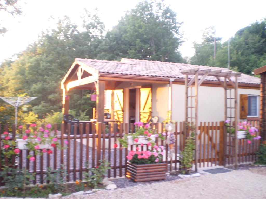 Gite Les Roziers Montmurat Kamer foto