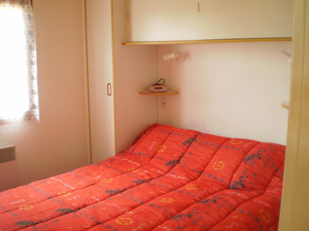 Gite Les Roziers Montmurat Kamer foto