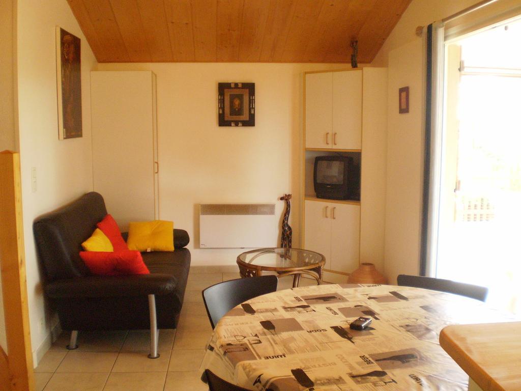 Gite Les Roziers Montmurat Kamer foto