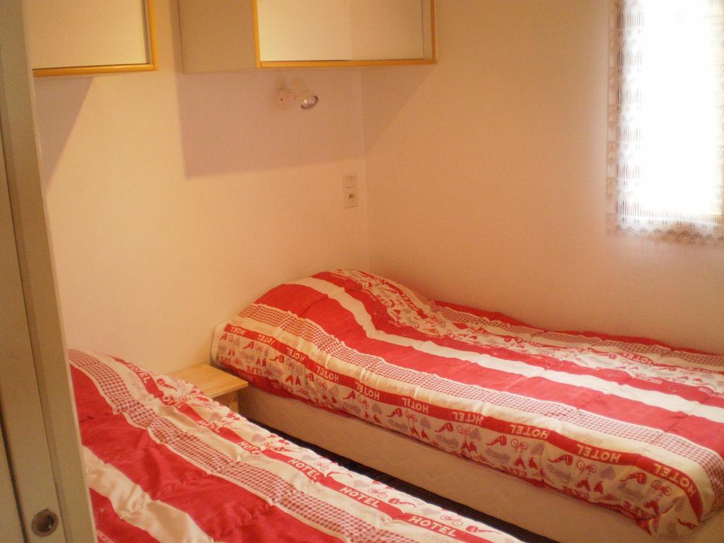 Gite Les Roziers Montmurat Kamer foto